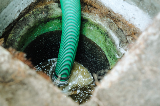 Malabanan siphoning service cleaning a full septic tank