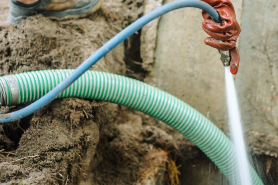 Malabanan siphoning service cleaning a full septic tank